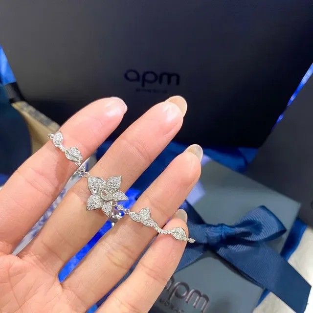 Pulseira de corrente ajustável com motivo floral de cristal em tom de prata 4