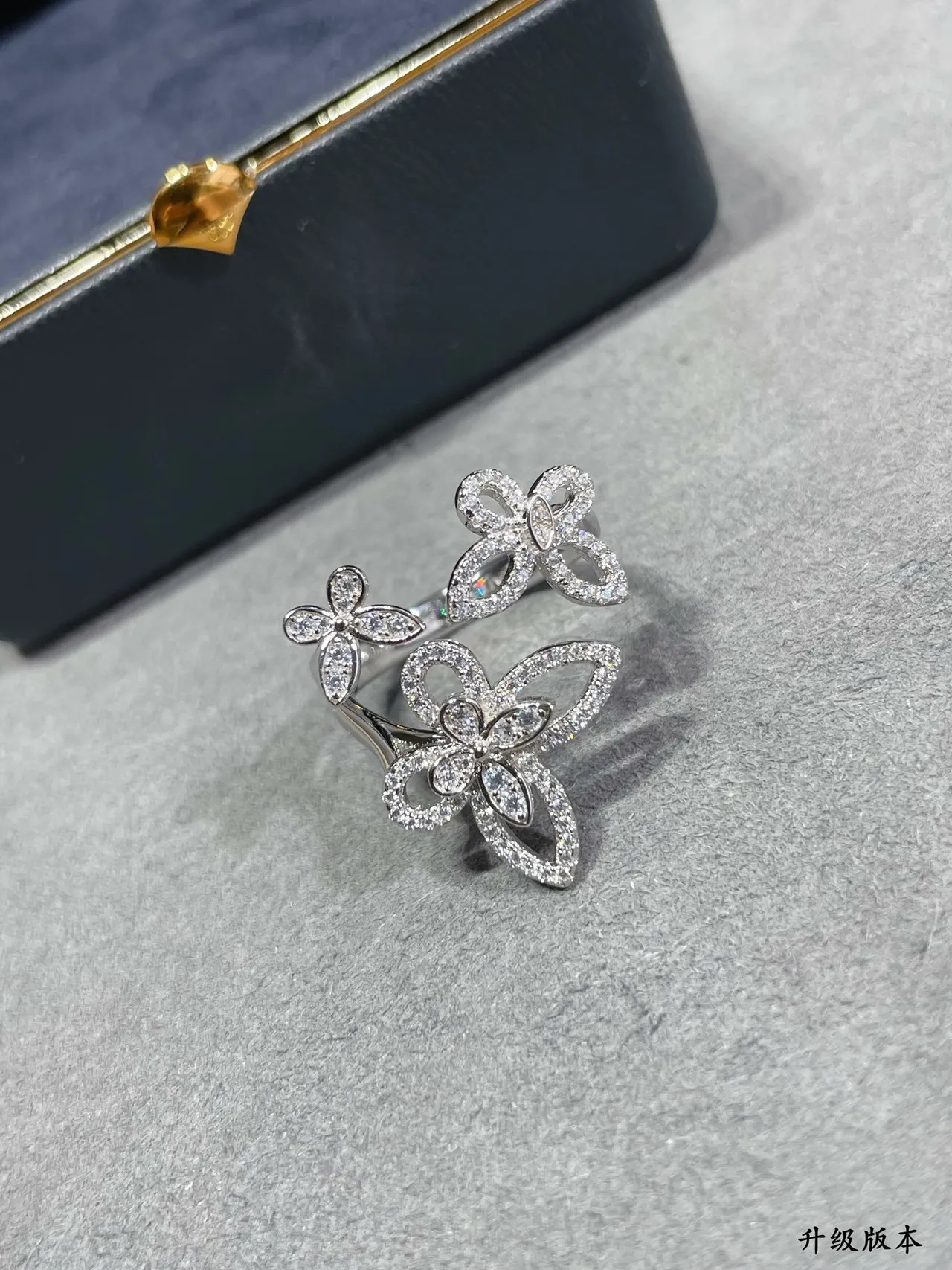 Silver White Butterfly Motif Pavé-Set Stones Ring 8