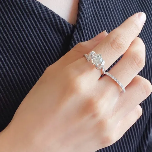 Silver White Four-Prong Solitaire Split Shank Ring 8