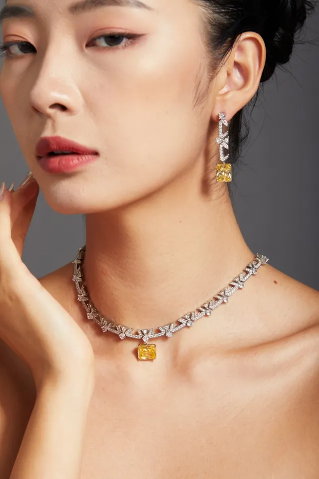 Silver Yellow Geometric Link Design Pavé-Set Diamonds Necklace 3