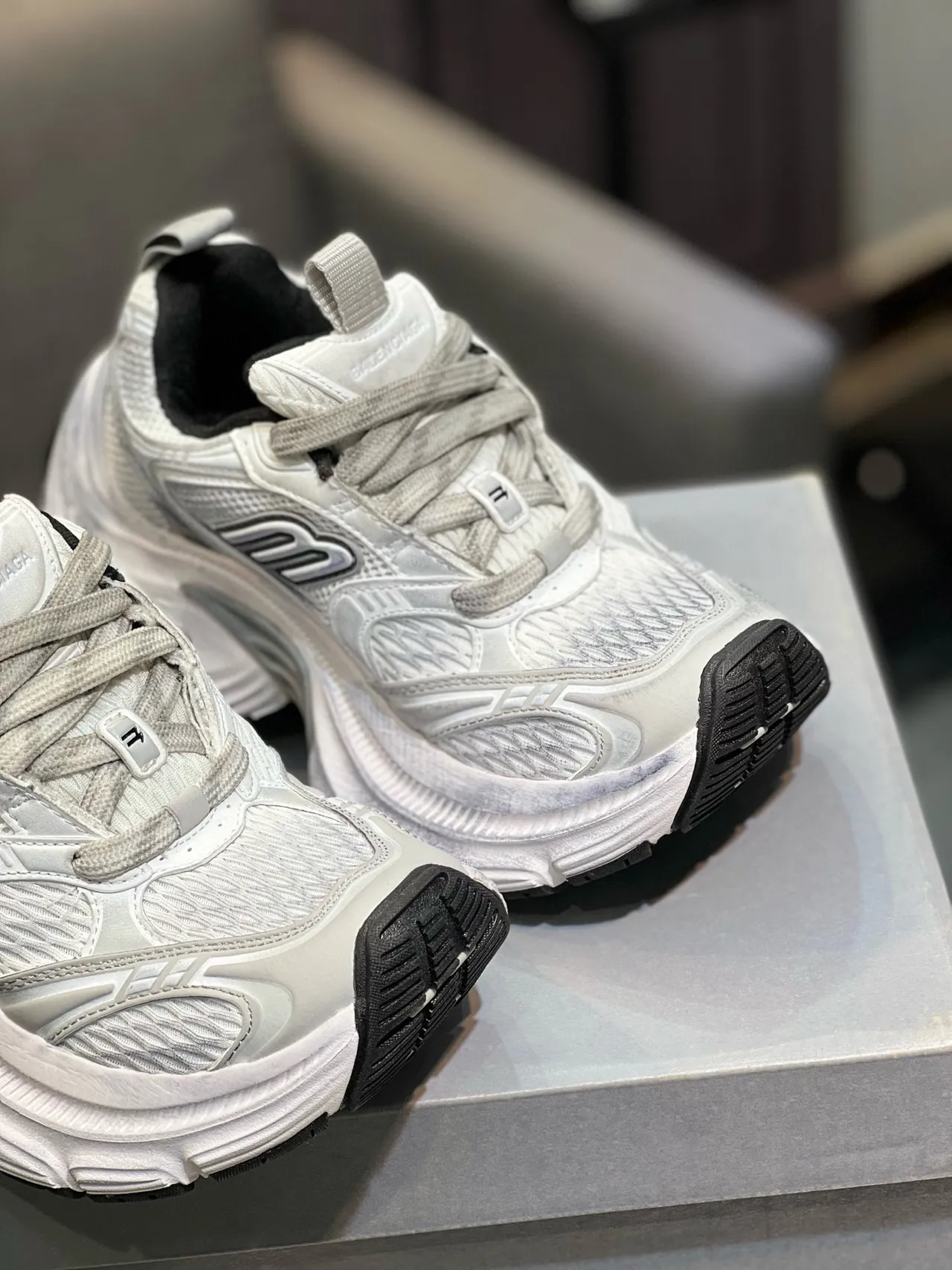 Skechers White Black Midsole Mesh Upper Chunky Sneakers 9