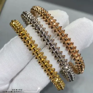 سوار معدني بدبوسات هرمية مسننة ثنائية الصف