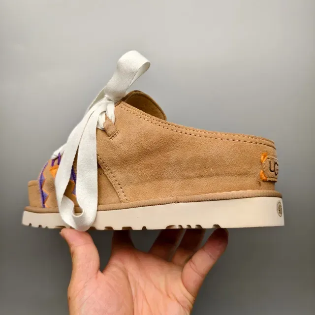 Sandalias casuales de plataforma en ante tan con cinta bordada y cordones 4