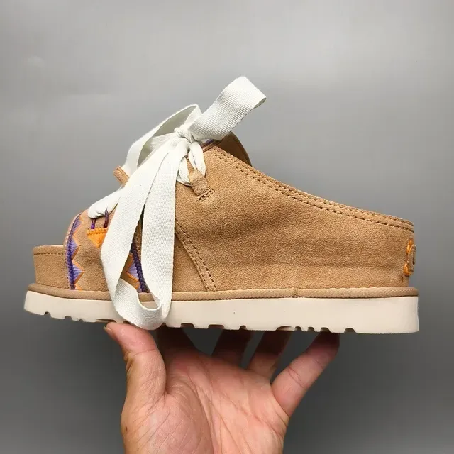 Sandalias casuales de plataforma en ante tan con cinta bordada y cordones 7