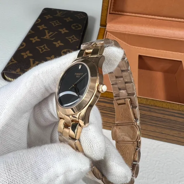 Tissot गोल्ड काला स्टेनलेस स्टील डायल क्वार्ट्ज घड़ी 5