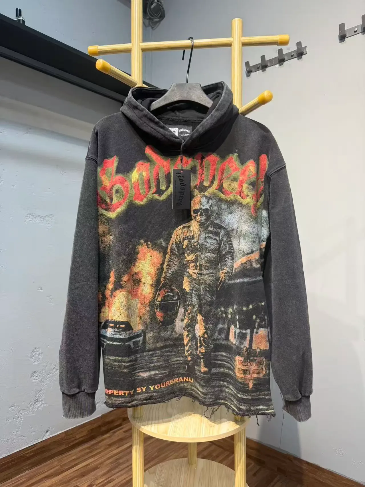 Hoodie Oversized Noir Lavé avec Impression Graphique Distressed 6