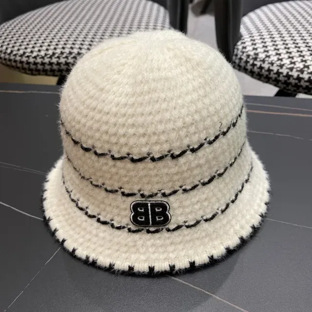 White and Black Zigzag Knitted Bucket Hat 8