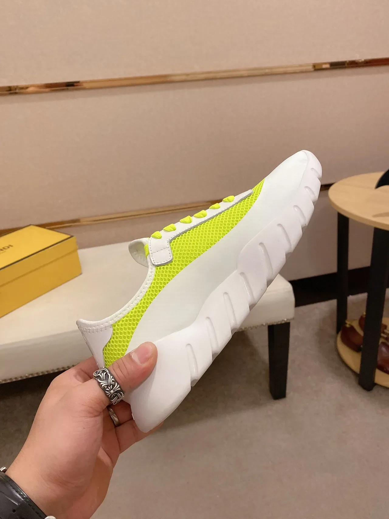 Tênis lifestyle chunky com overlay de malha branco e neon lima 6