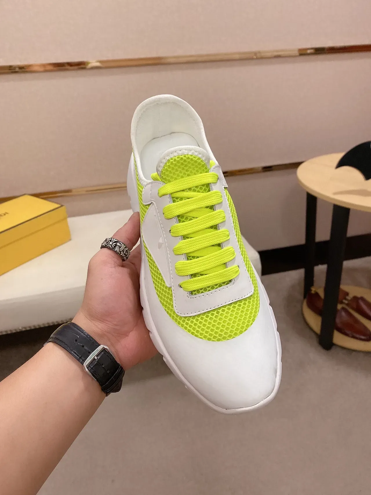 Tênis lifestyle chunky com overlay de malha branco e neon lima 9