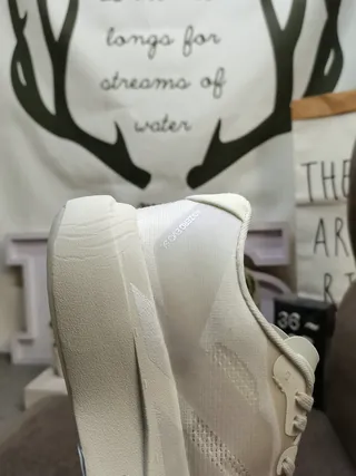 Chaussures de course avec upper tricoté monocrome blanc, semelle intermédiaire en mousse sculptée 3