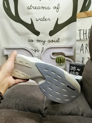 Chaussures de course avec upper tricoté monocrome blanc, semelle intermédiaire en mousse sculptée 4