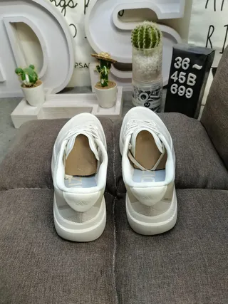 Chaussures de course avec upper tricoté monocrome blanc, semelle intermédiaire en mousse sculptée 8
