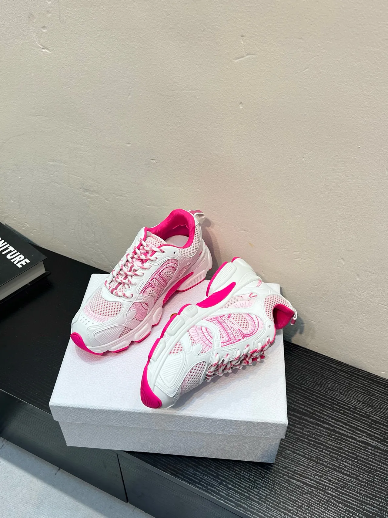 White Pink Platform Sole Mesh And Synthetic Overlay Construction Chunky Sneakers 4