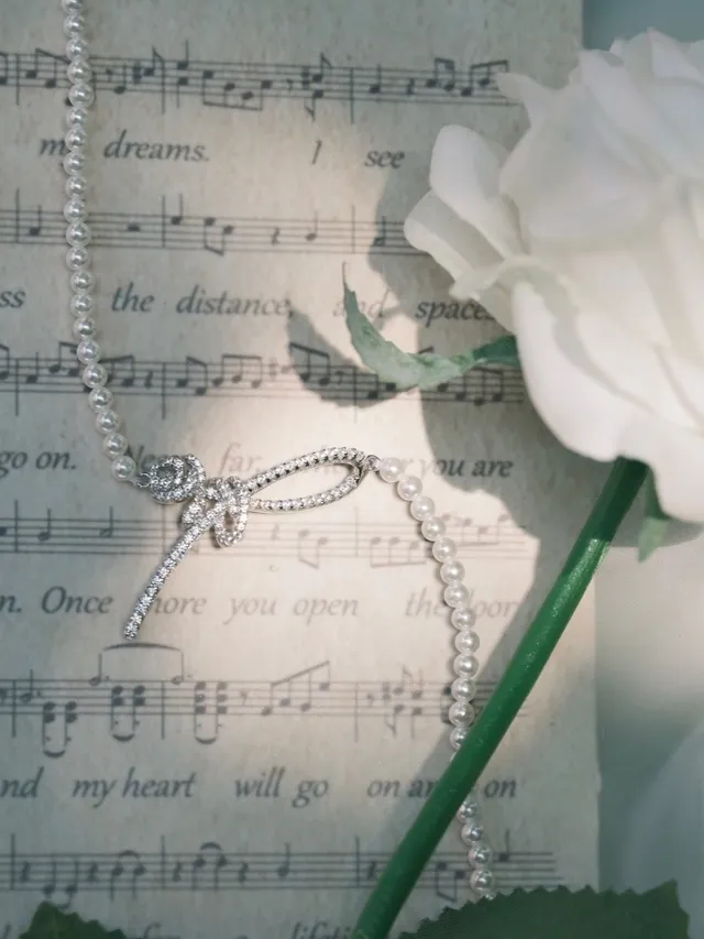 White Silver Pearl Strand Pavé Diamond Bow Clasp Necklace 7