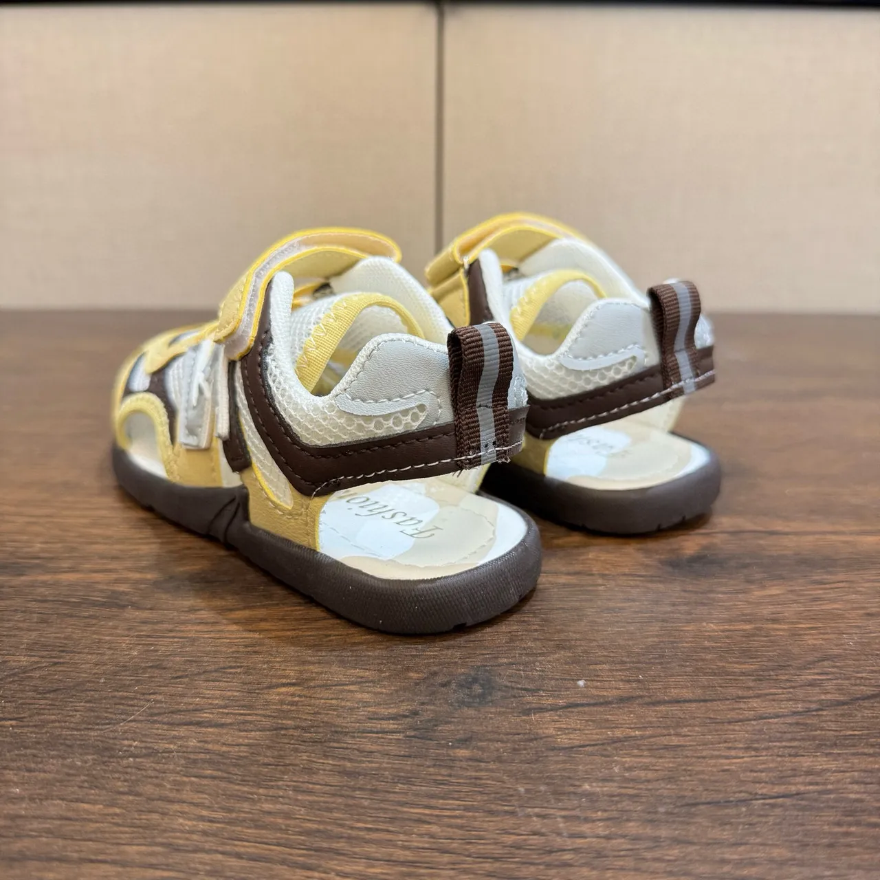 Yellow Brown Gray Mesh Velcro Strap Casual Sandals 19