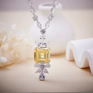 Collier Halo Gemme Cushion-Cut Centrale Jaune et Blanc Marquise et Round Stone