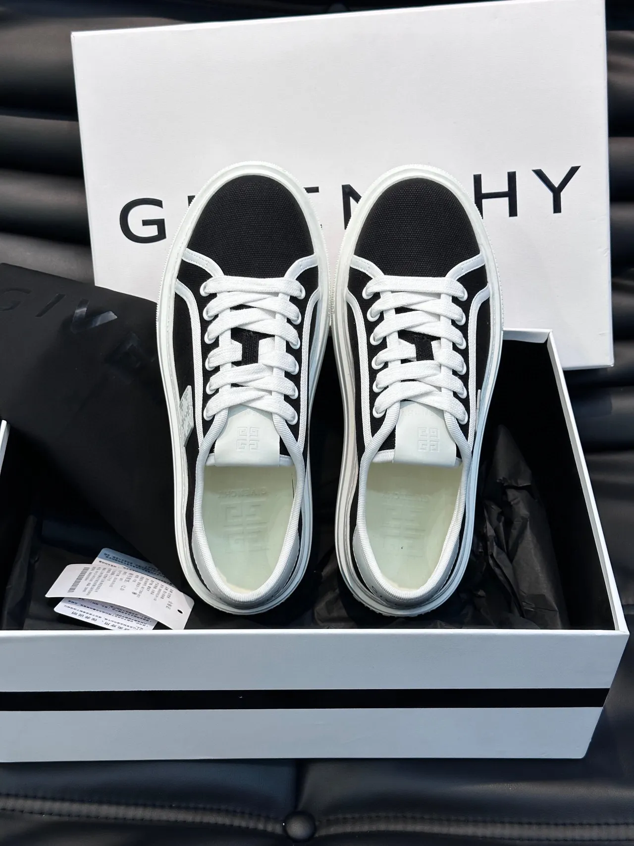 Givenchy काली सफेद लो-टॉप कैनवास अपर लाइफस्टाइल स्नीकर्स 7