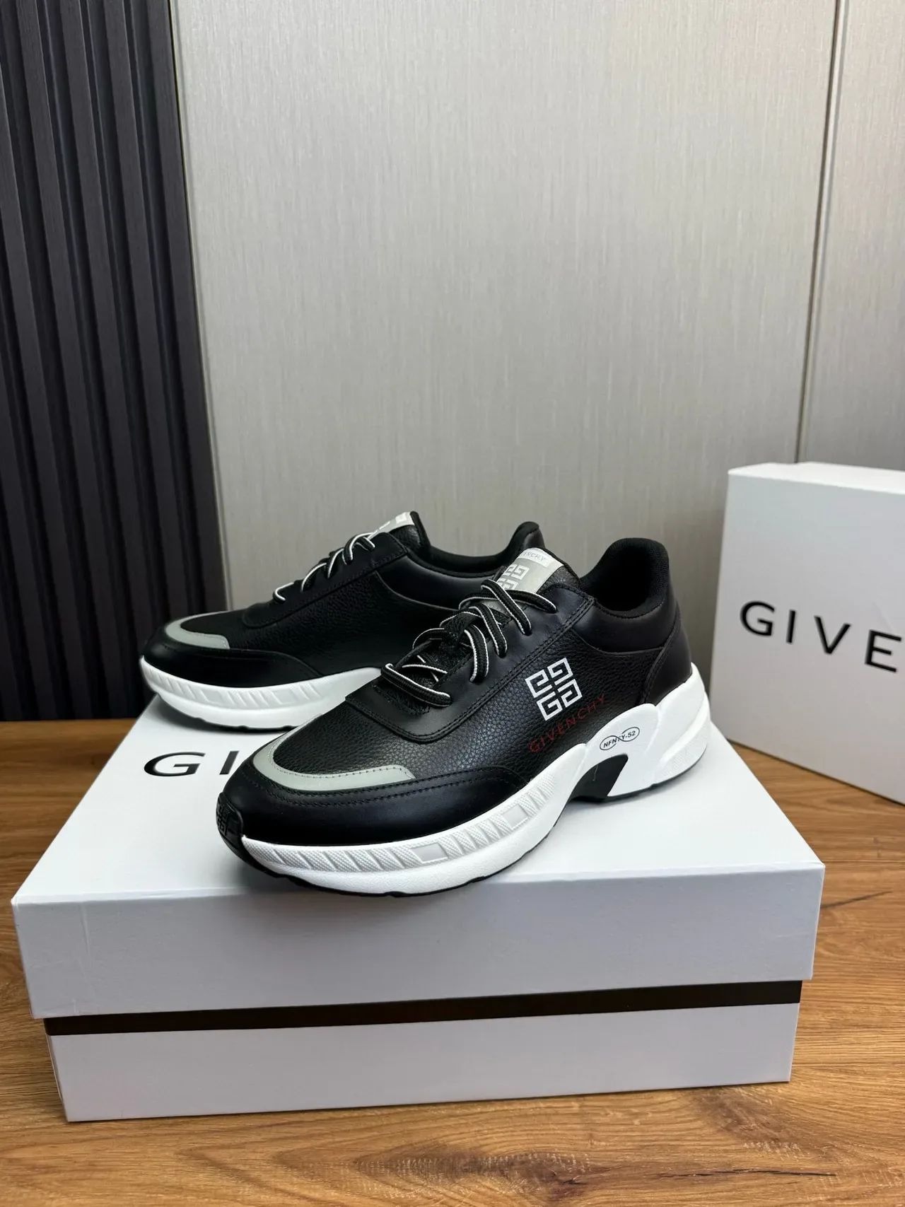 Givenchy City Sport أحذية رياضية أسود وأبيض أسلوب حياة 2