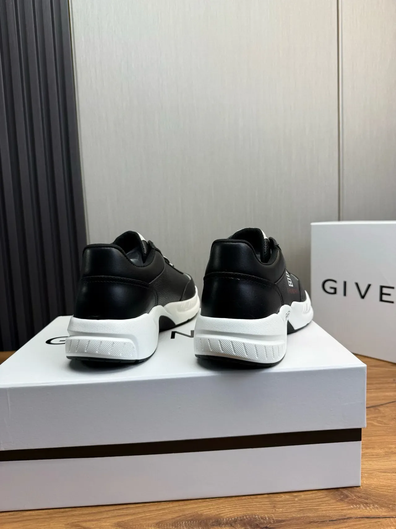 Givenchy City Sport أحذية رياضية أسود وأبيض أسلوب حياة 4