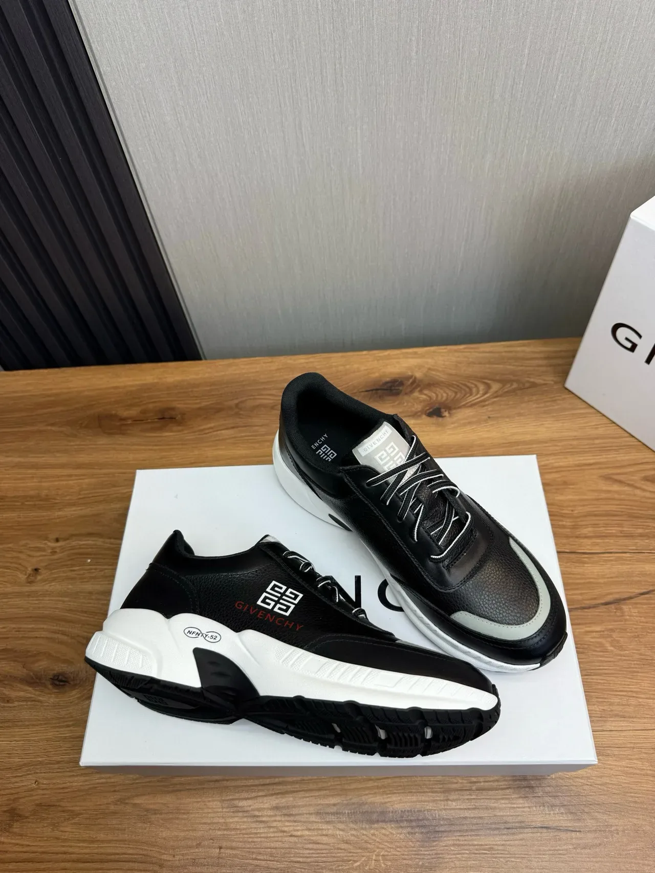 Givenchy City Sport أحذية رياضية أسود وأبيض أسلوب حياة 5