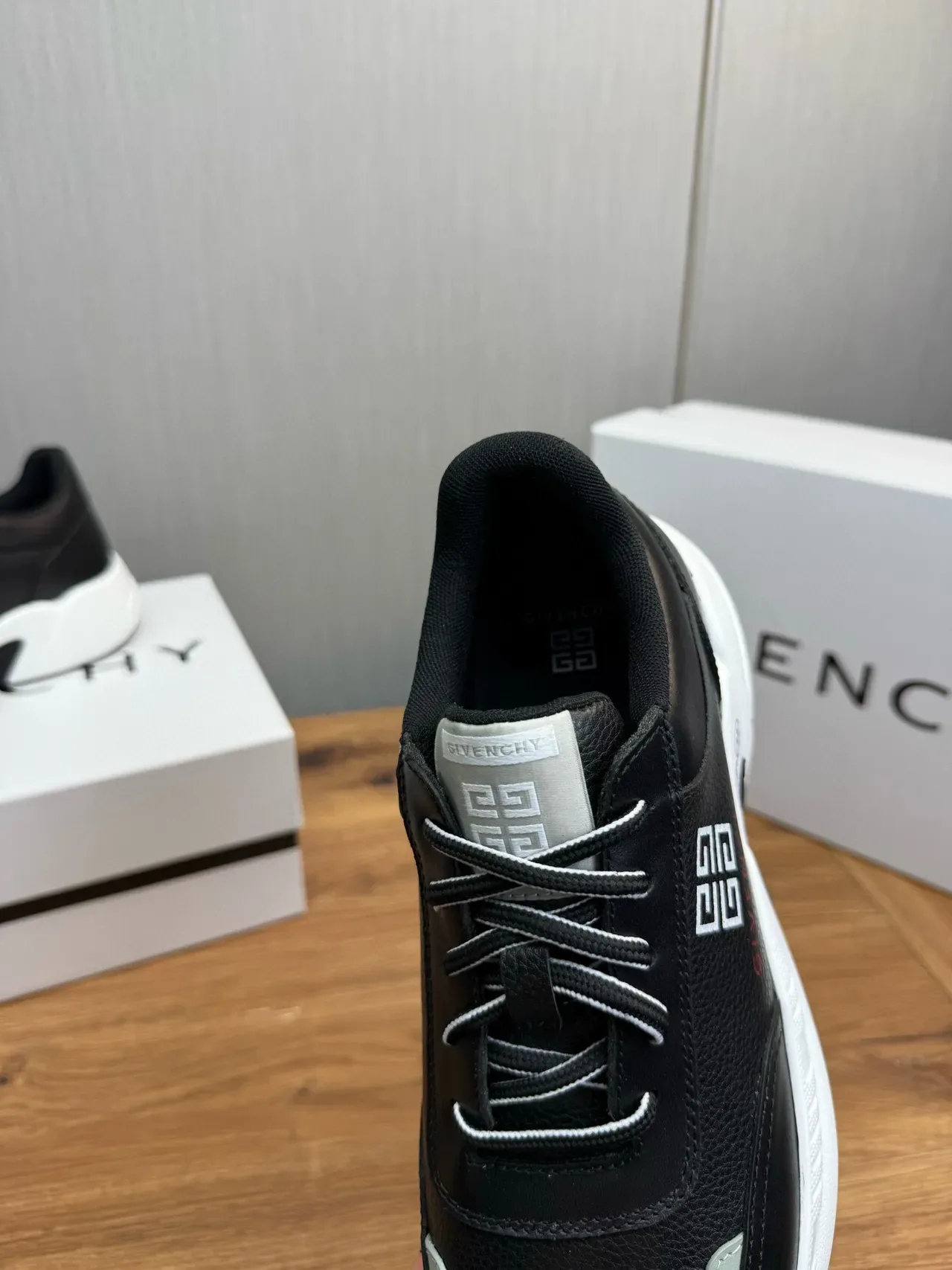 Givenchy City Sport أحذية رياضية أسود وأبيض أسلوب حياة 9