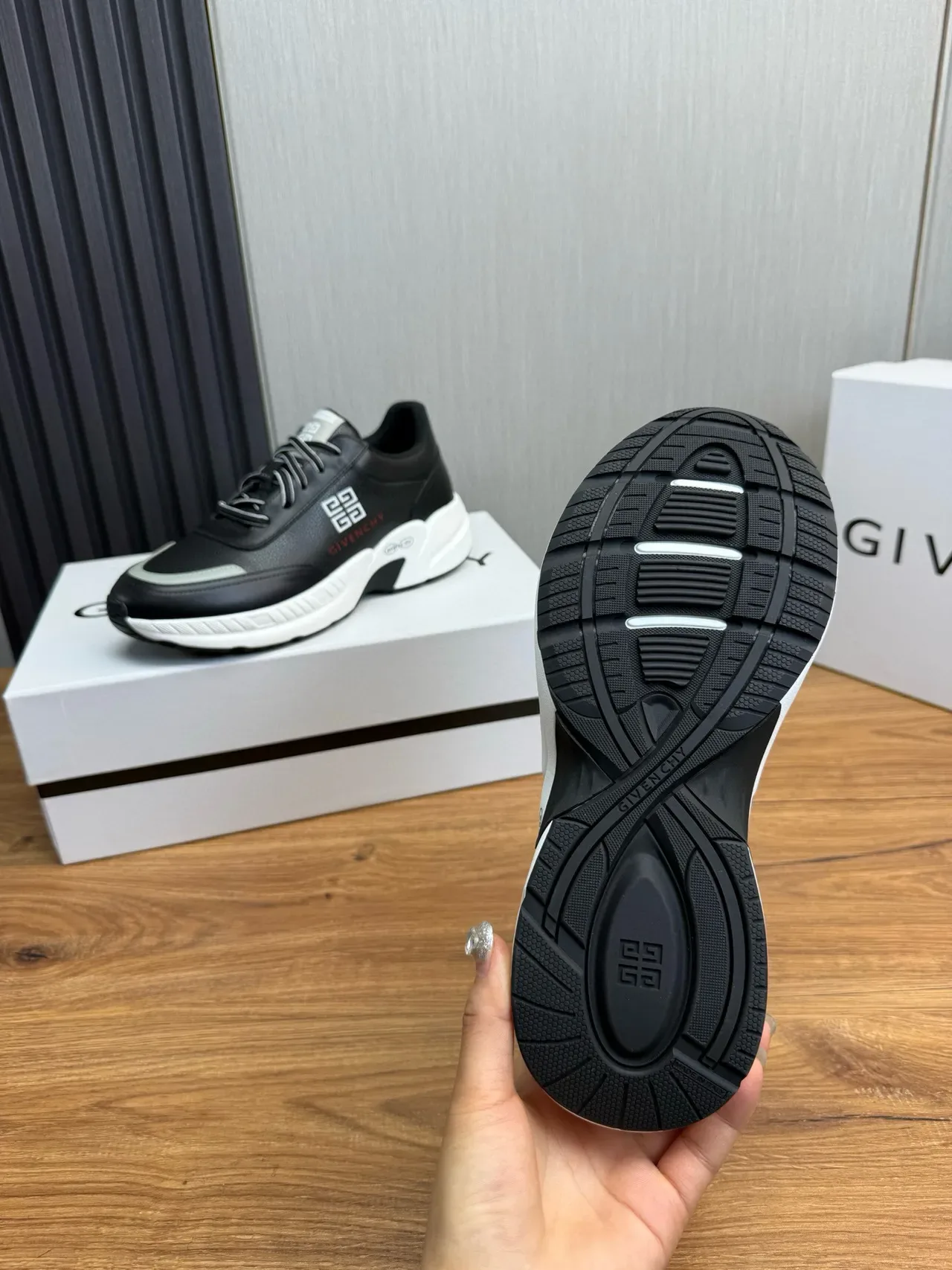 Givenchy City Sport أحذية رياضية أسود وأبيض أسلوب حياة 10