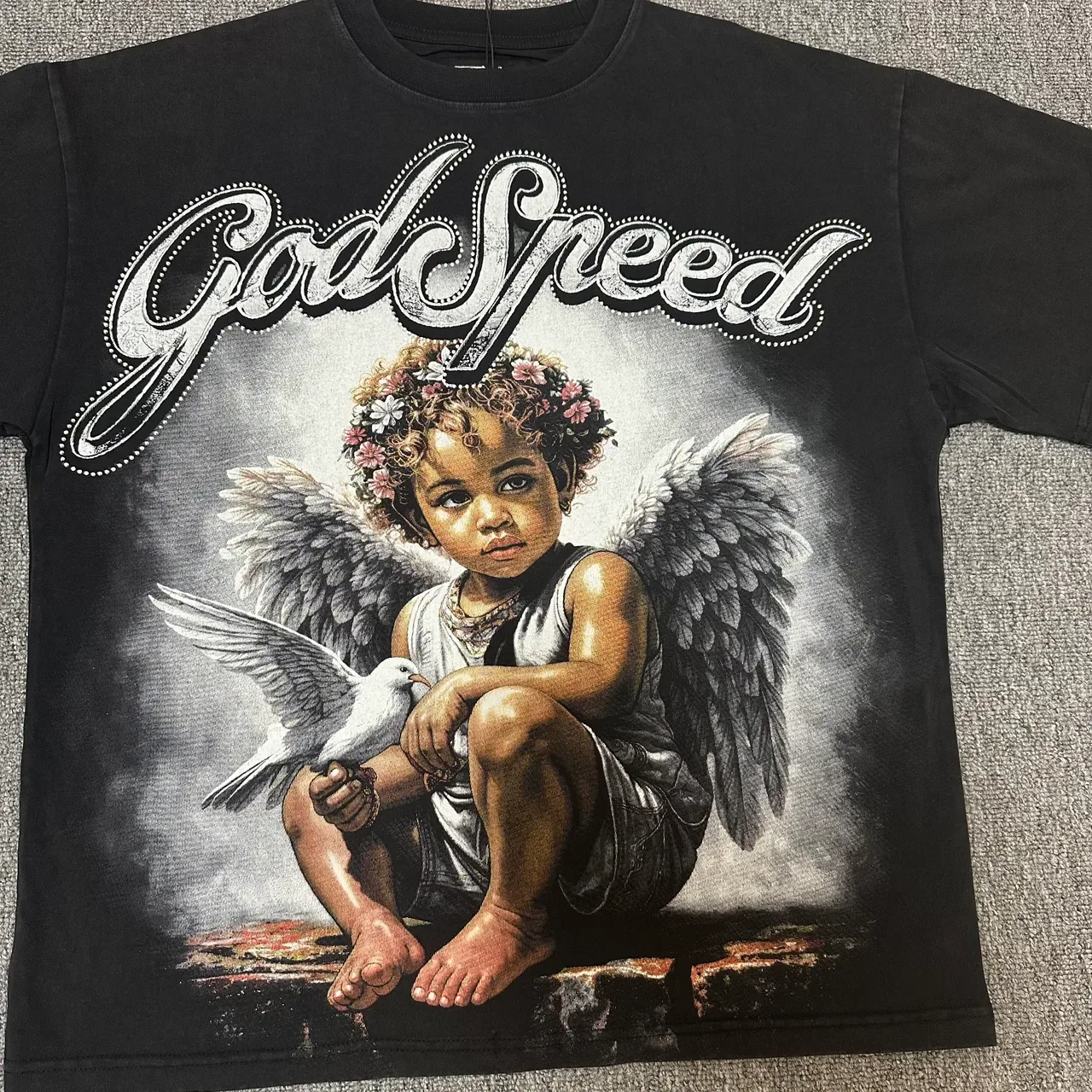 Camiseta gráfica Godspeed con motivo de ángel 5