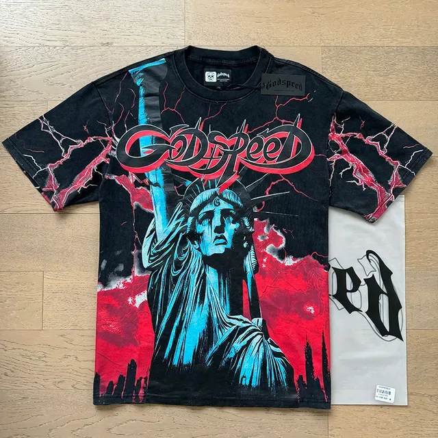 Camiseta oversize con estampado gráfico Godspeed De muchos, uno 7
