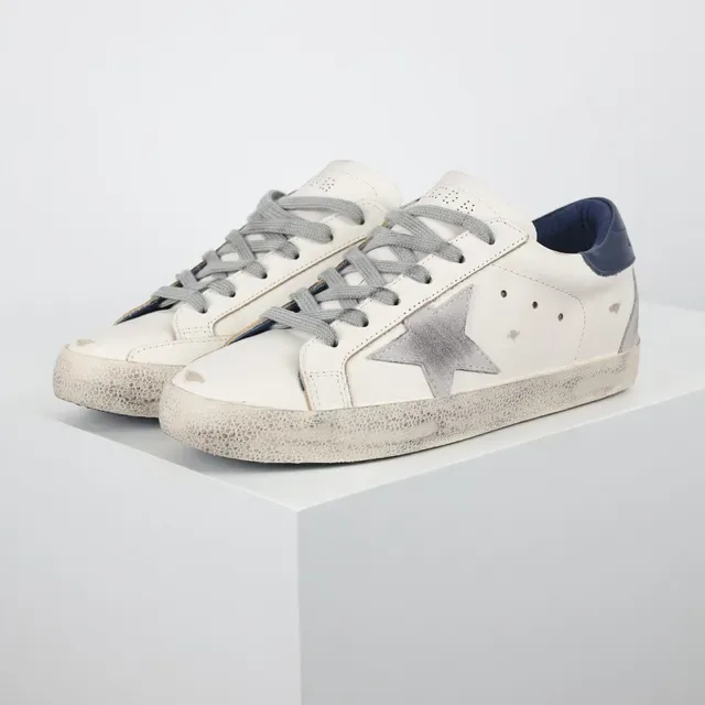 Golden Goose Superstar সাদা নৌবাহিনী ছেঁড়া কাপসোল ধাতব তারা প্যাচ জীবনধারা স্নিকার্স 2