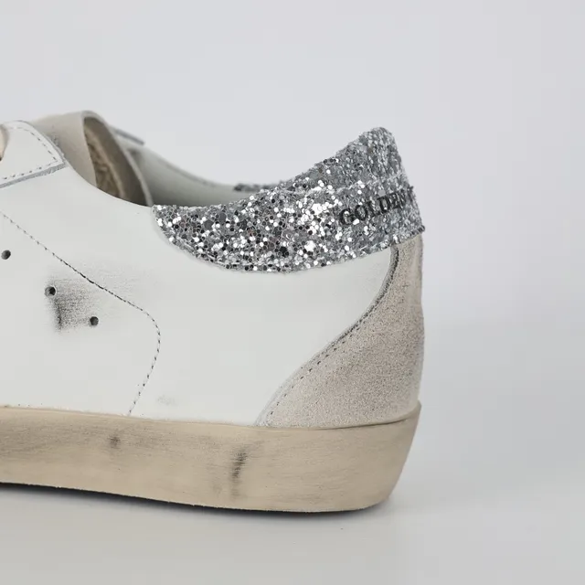 Golden Goose Superstar Blanc Argent usé semelle gomme scintillant étiquette talon sneakers lifestyle 4