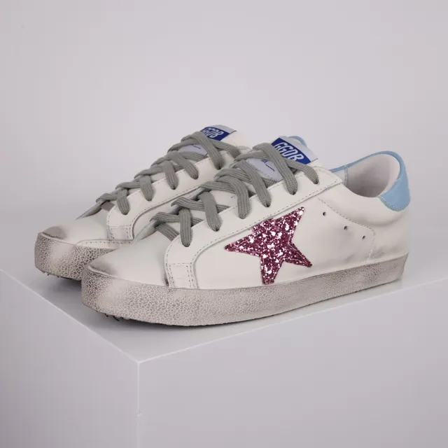 Golden Goose Sneakers Lifestyle Blanc et Rose en Cuir Distressed avec Glitter Star Appliqué 2