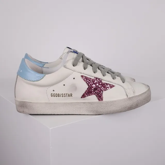 Golden Goose Sneakers Lifestyle Blanc et Rose en Cuir Distressed avec Glitter Star Appliqué 3