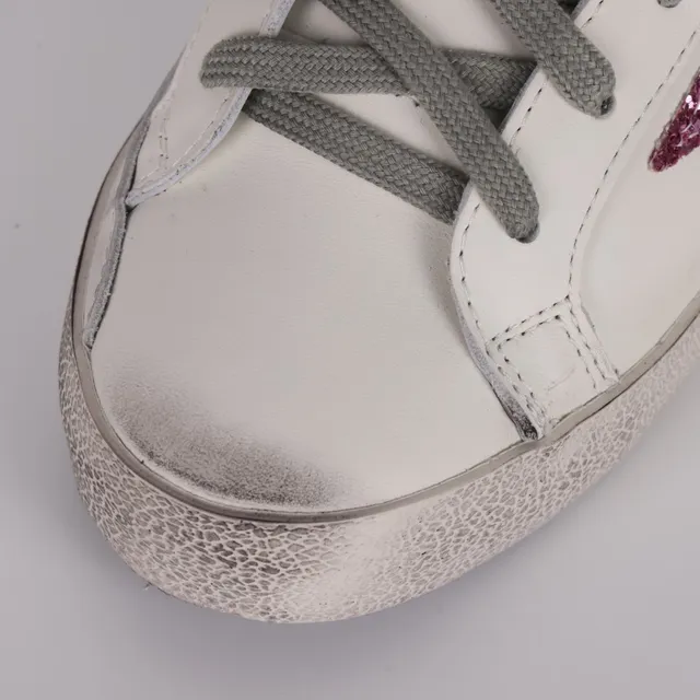 Golden Goose Sneakers Lifestyle Blanc et Rose en Cuir Distressed avec Glitter Star Appliqué 5