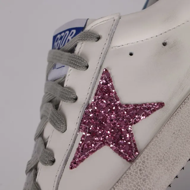 Golden Goose Sneakers Lifestyle Blanc et Rose en Cuir Distressed avec Glitter Star Appliqué 6