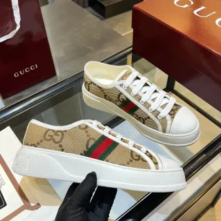 Gucci Ace GG Monogram 米色和白色生活方式运动鞋