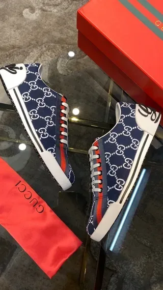 Gucci Ace नेवी ब्लू और लाल GG Monogram जीवन शैली स्नीकर्स 2