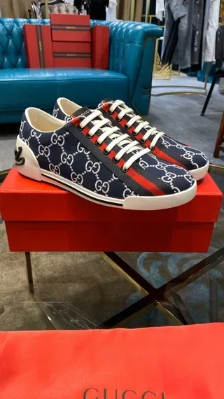 Gucci Ace नेवी ब्लू और लाल GG Monogram जीवन शैली स्नीकर्स 3