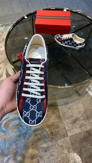 Gucci Ace नेवी ब्लू और लाल GG Monogram जीवन शैली स्नीकर्स 4