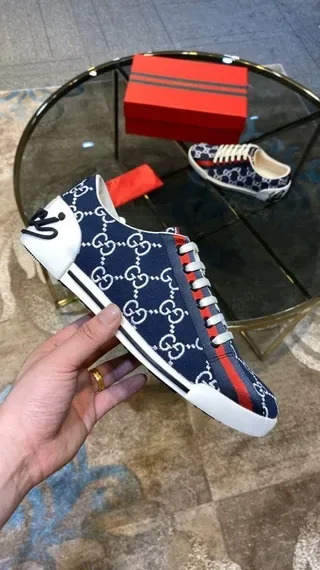 Gucci Ace नेवी ब्लू और लाल GG Monogram जीवन शैली स्नीकर्स 5