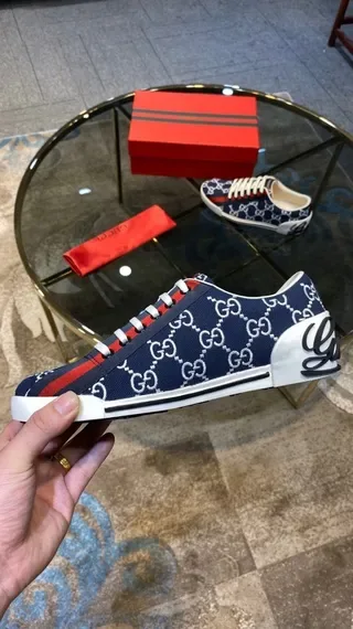Gucci Ace नेवी ब्लू और लाल GG Monogram जीवन शैली स्नीकर्स 6