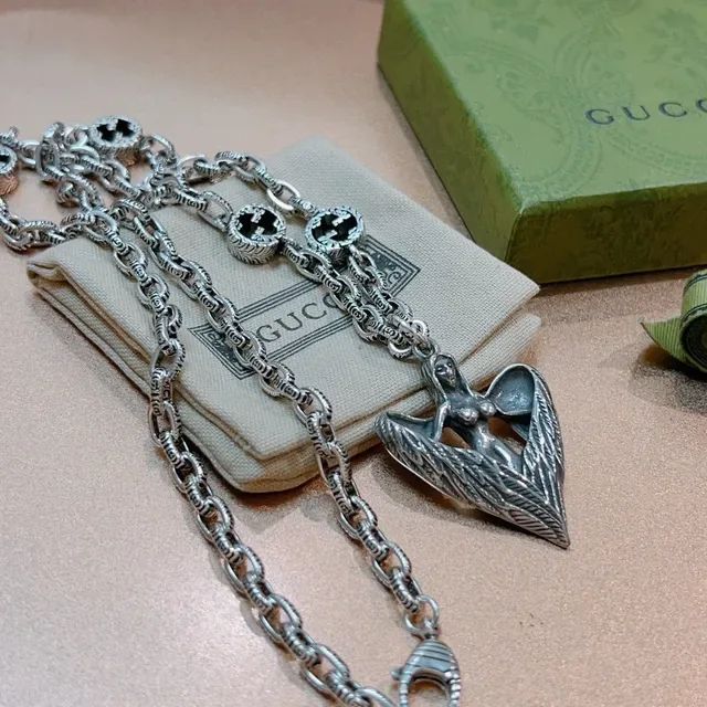 Gucci قلادة جناح الملاك والقلب 3