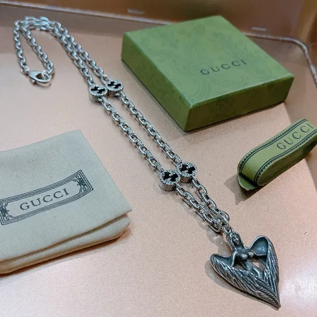 Gucci قلادة جناح الملاك والقلب 4