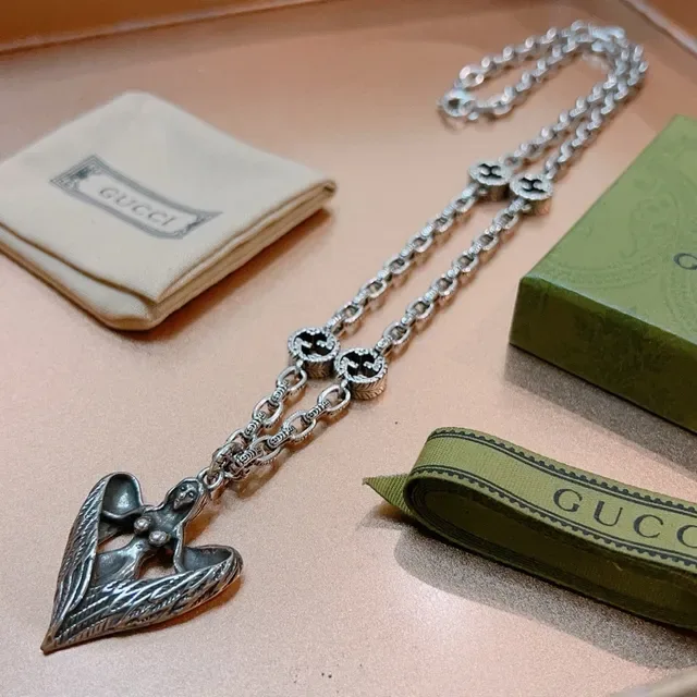 Gucci قلادة جناح الملاك والقلب 8
