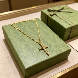 Gucci Collier Pendentif Croix Bambou Doré