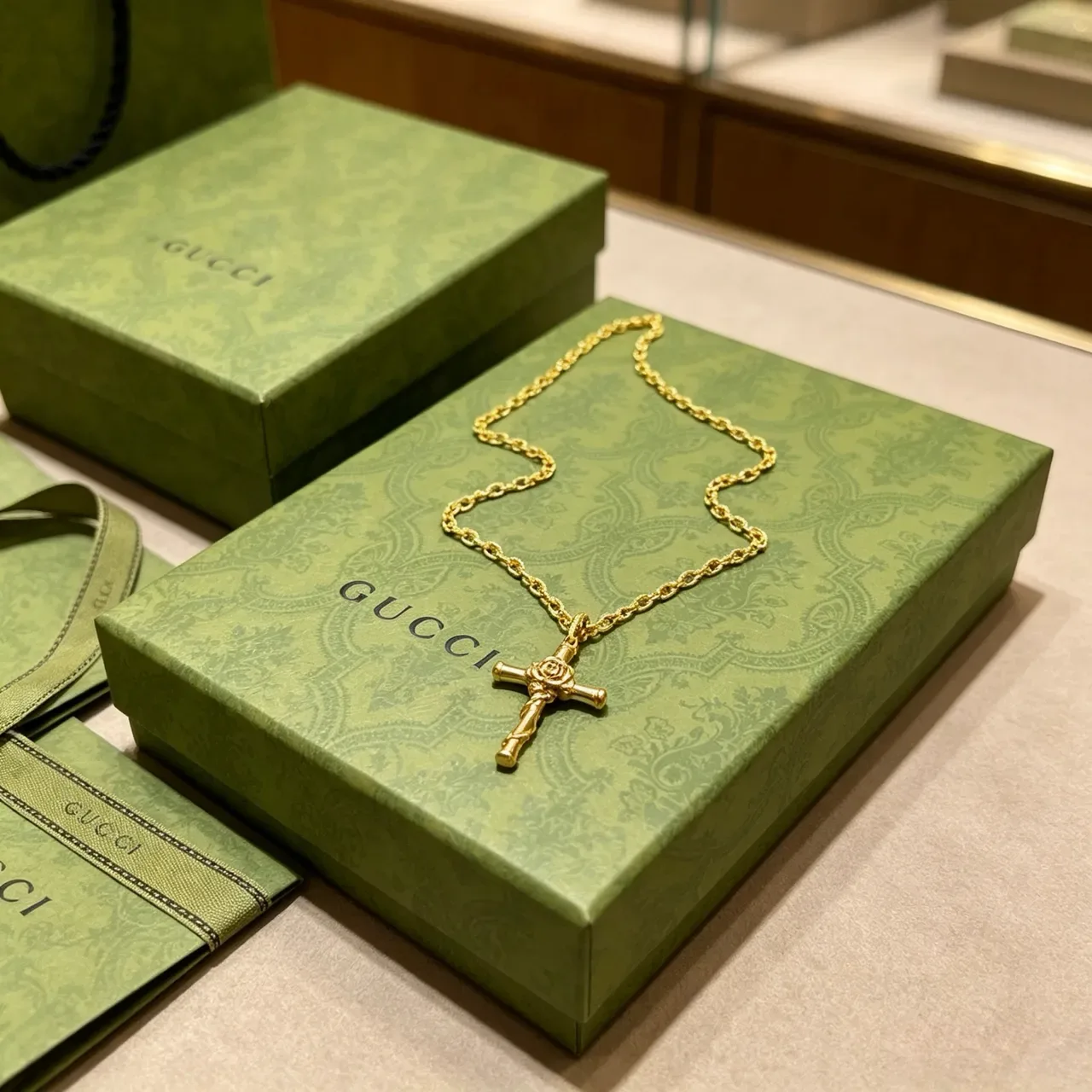 Gucci 竹十字吊坠 金色项链 6