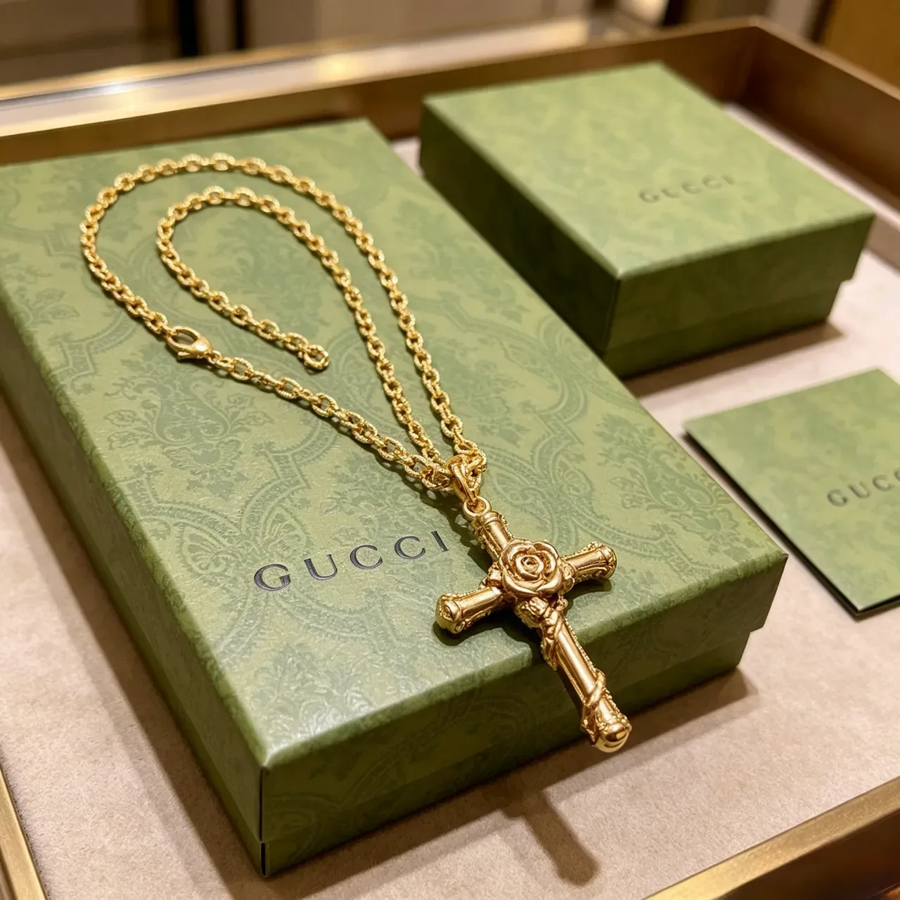 Gucci 竹十字吊坠 金色项链 9
