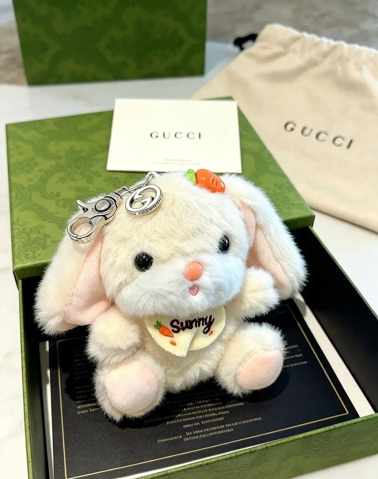 Gucci Bolso Bandolera Peluche Tema Conejo Zanahoria Beige y Rosa 2
