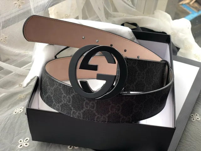 Gucci Noir Beige Monogram Canvas Glossy Interlocking G Buckle Ceinture en cuir 3