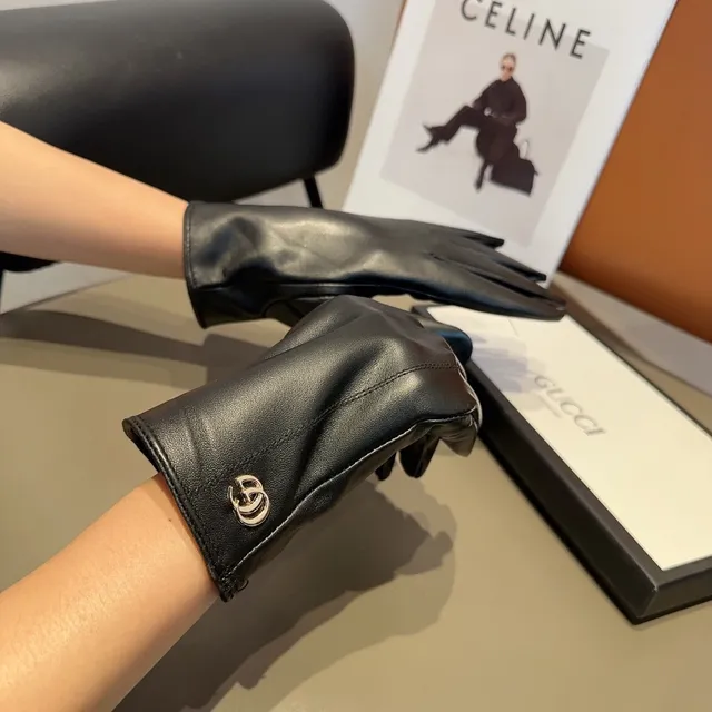 Gucci Guantes de cuero negro y oro suave Interlocking G Hardware 4