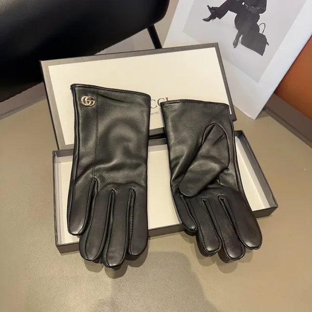 Gucci Guantes de cuero negro y oro suave Interlocking G Hardware 6